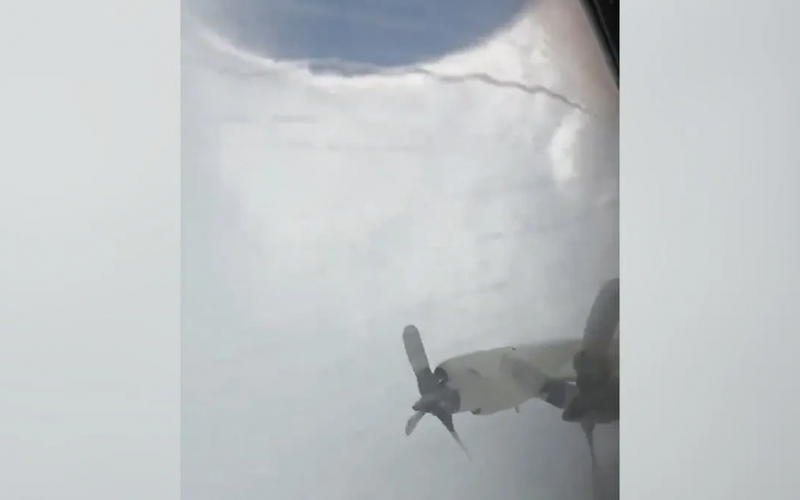 В сети появились захватывающие кадры из эпицентра сильнейшего урагана «Эрин»