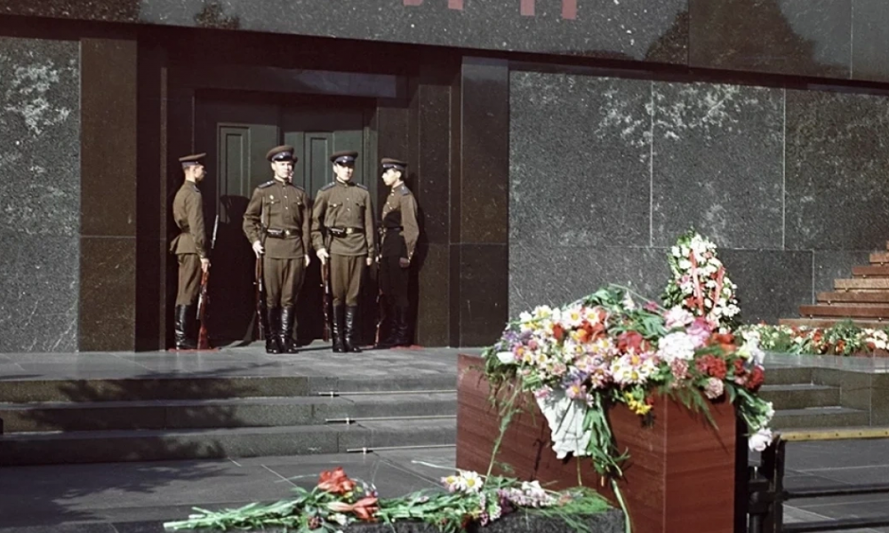 Ленин остался невредим: террорист-рецидивист попытался взорвать Мавзолей