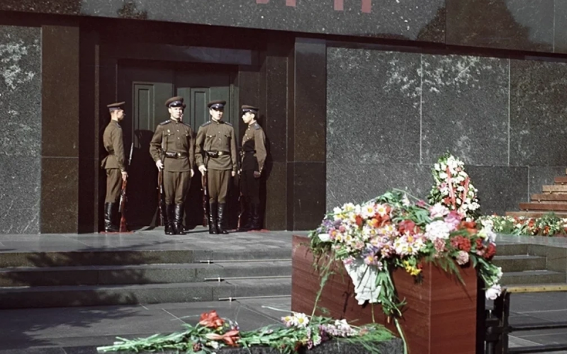 Ленин остался невредим: террорист-рецидивист попытался взорвать Мавзолей